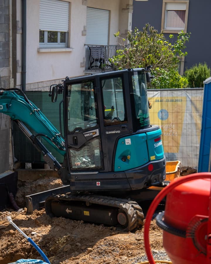 Une pelleteuse sur le chantier